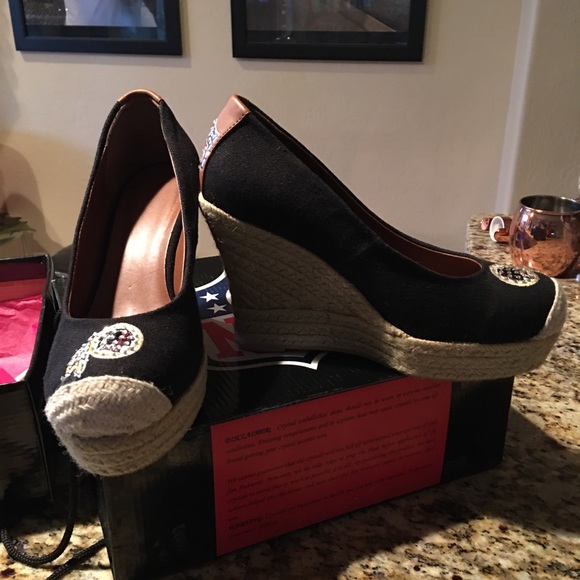 NFL Redskins Wedge Heels - Picture 4 of 5